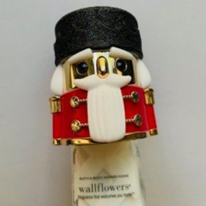 NWT Bath & Body Works Nutcracker Wallflower Plug